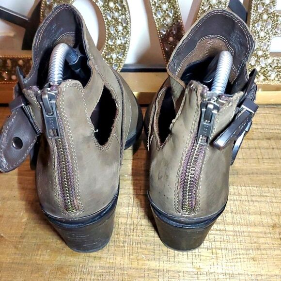 Steve Madden Women's Western Wolfe Boho Cut-Out Leather Taupe Ankle Booties 6.5 - Picture 8 of 9